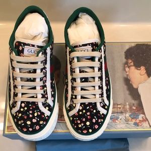 New Gucci Tennis Sneakers, 35 (fits 6US).